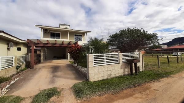 Casa à Venda em Garopaba em Areias de Palhocinha – 3 Dormitórios Mobiliada com 160 m²