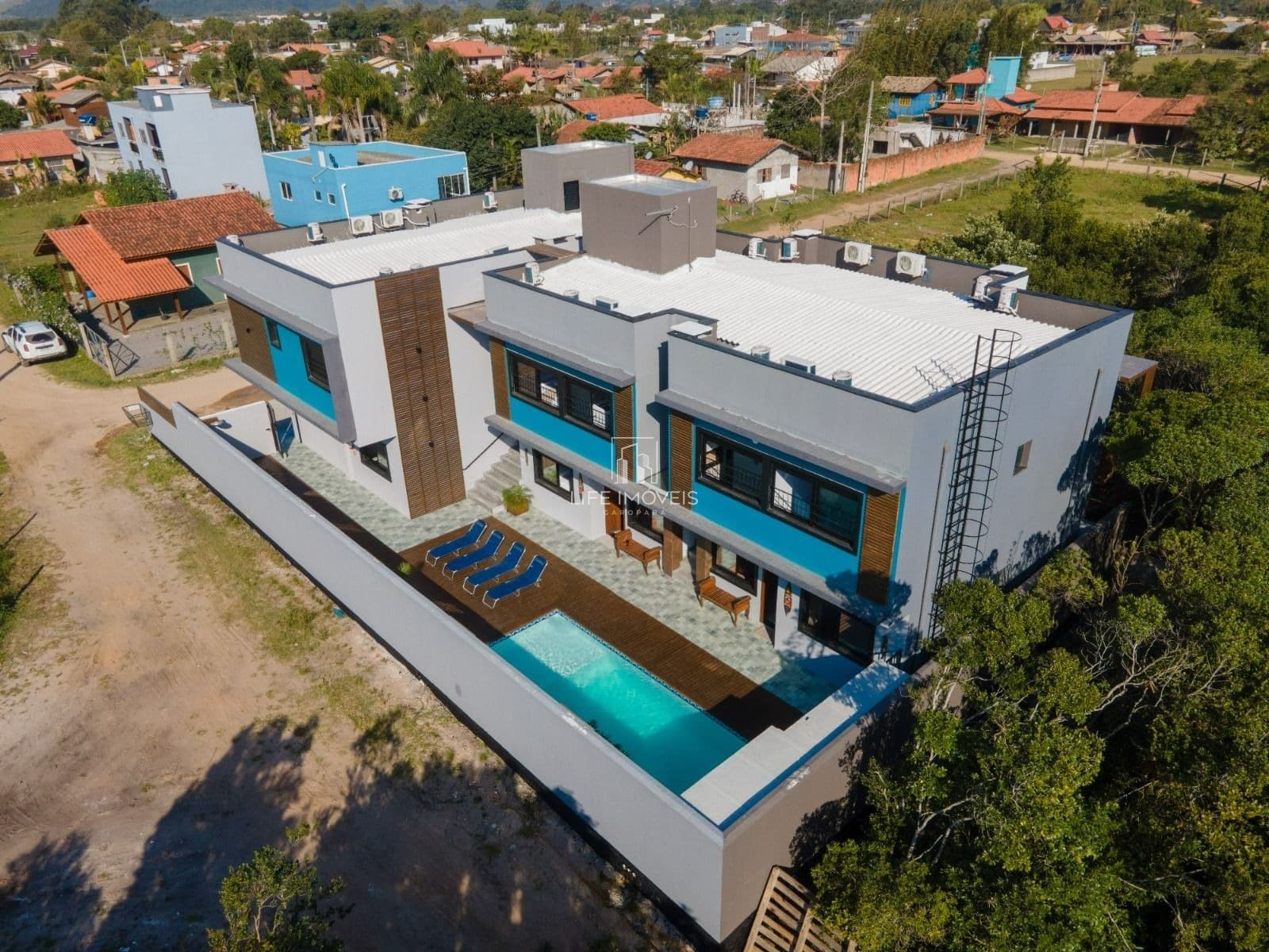 Apartamentos mobiliados à venda em Garopaba Campo Duna com 2 quartos e piscina