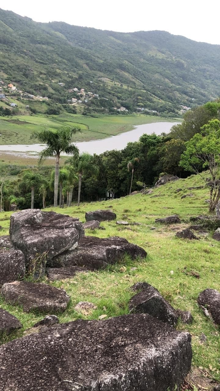 Terreno à Venda em Garopaba no Macacu – 10.000 m² com Vista para Lagoa e Topografia Plana