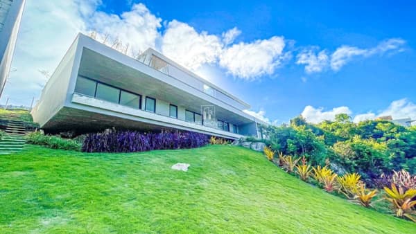 Casa de luxo à venda em Garopaba/SC Praia da Vigia com vista permanente para o mar
