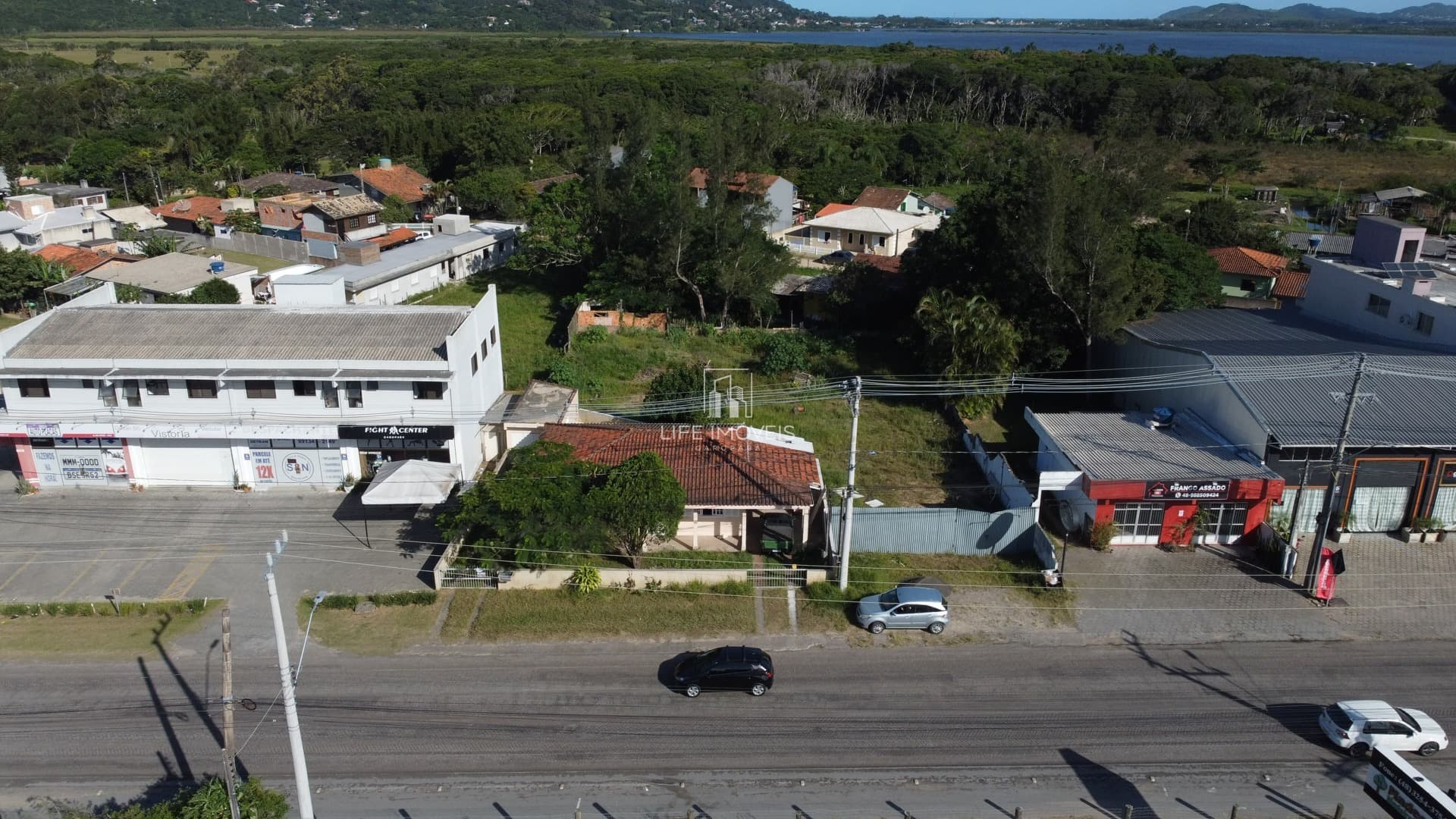Casa com Terreno Comercial à Venda em Garopaba – 1.232 m² em Areias de Palhocinha