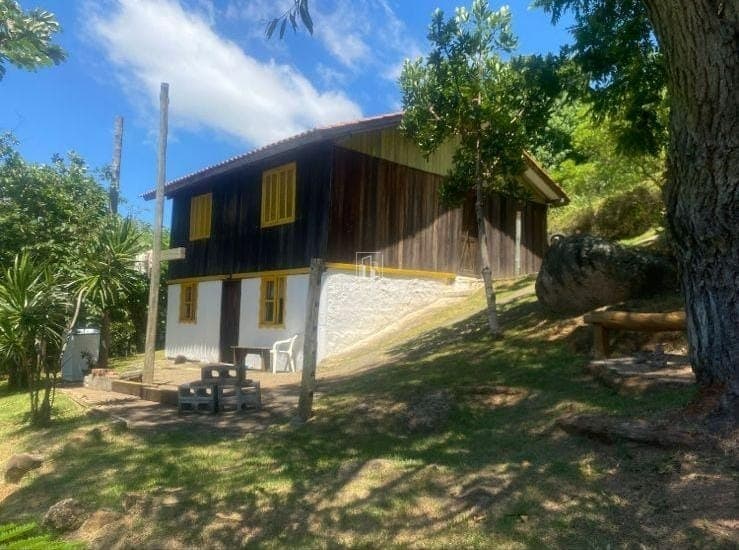 Casa à Venda em Garopaba no Macacu – 3 Dormitórios com Vista para Lagoa, Mar e Cachoeira