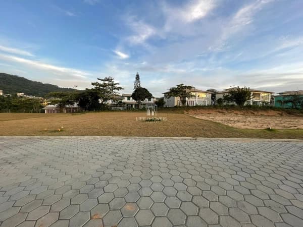 Terreno à Venda no Centro de Garopaba – 408 m² no Loteamento da Fonte com Escritura