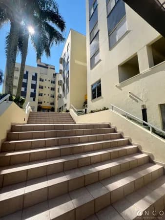 Lindo apartamento com espações bem amplos e arejados, ótima posição solar