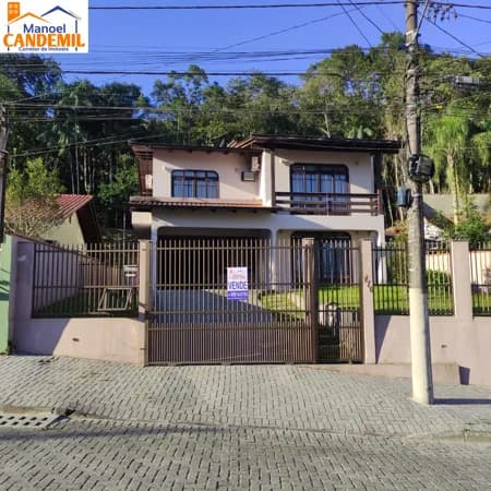 Casa Averbada à venda em Joinville, bairro Iririú