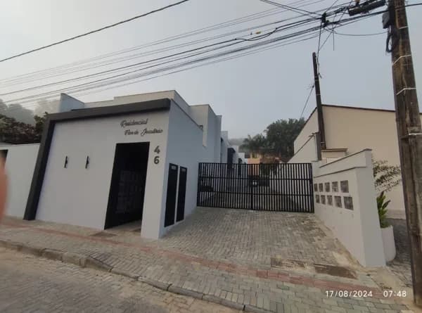 Sobrado Geminado em Condomínio