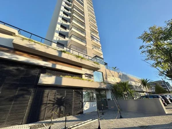Apartamento mobiliado à venda em Joinville, zona norte.
