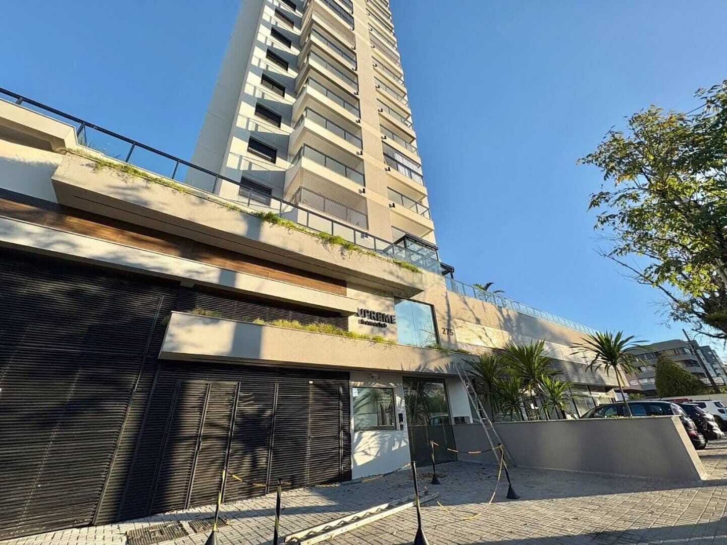 Apartamento mobiliado à venda em Joinville, zona norte.
