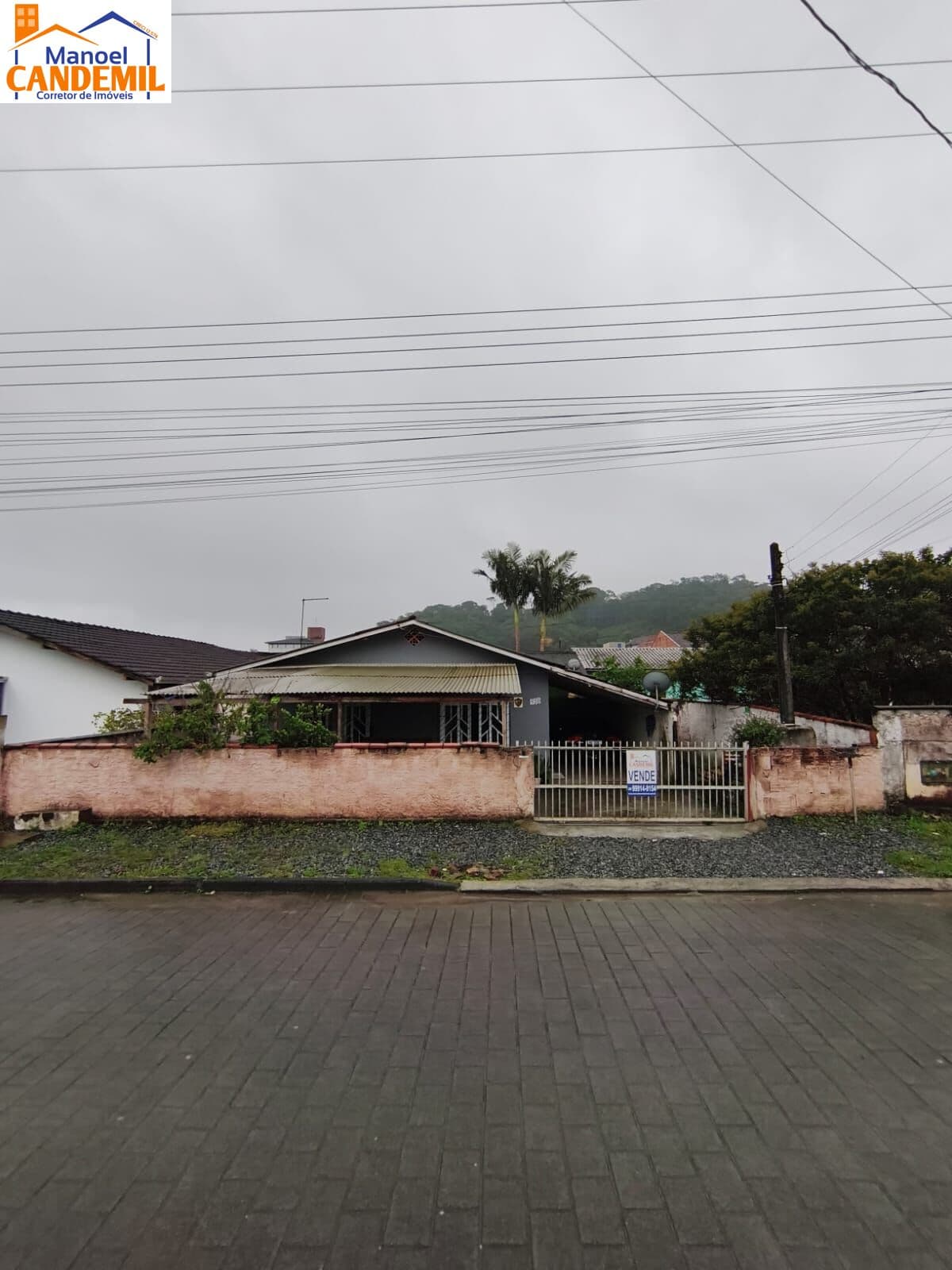 Casa de Alvenaria à venda em Joinville, bairro Vila Nova.