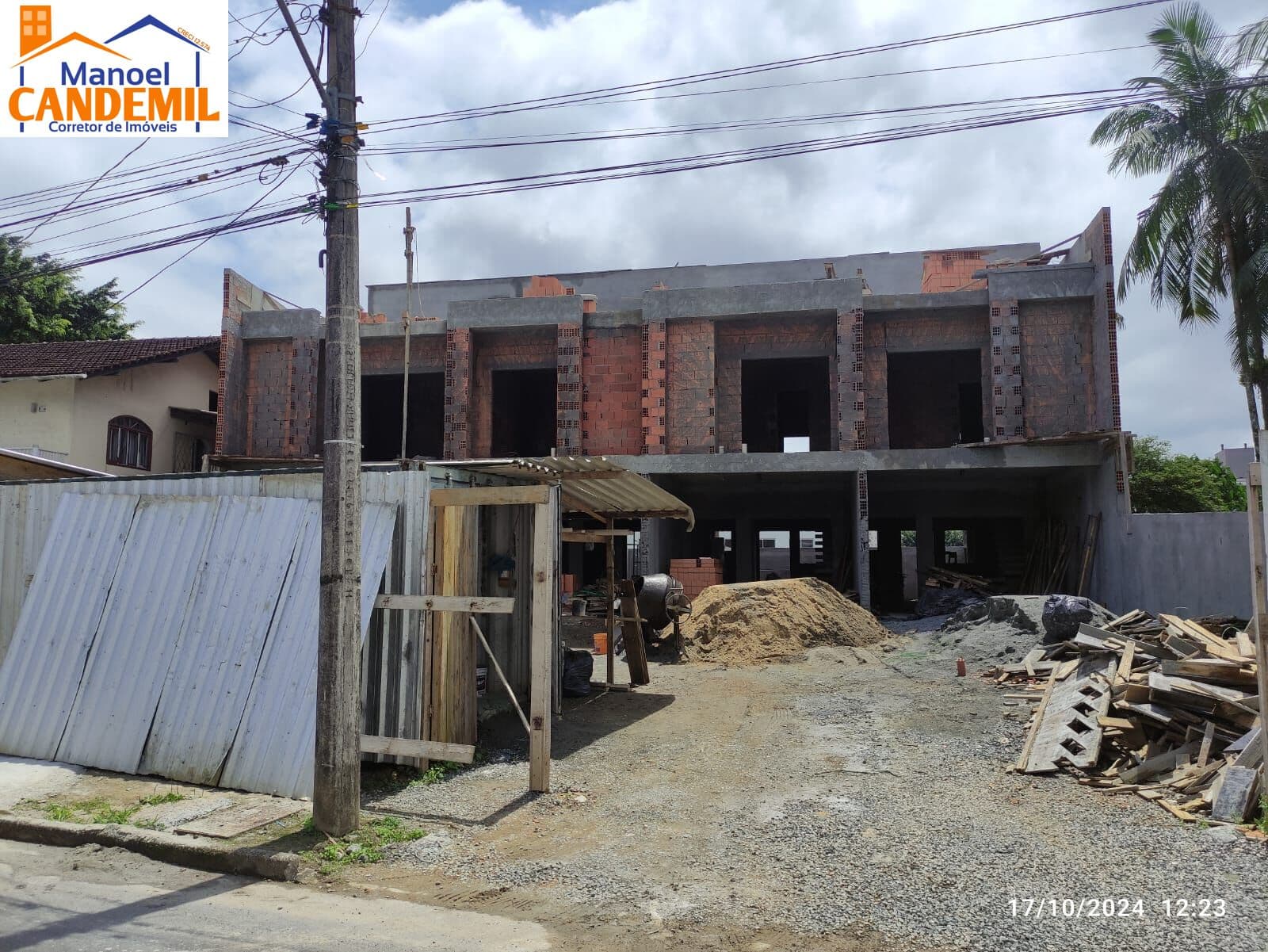 Sobrado Geminado em Construção Zona Norte em Joinville