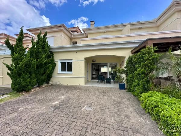 Sobrado mobiliado junto ao mar com lazer completo – Xangri-lá