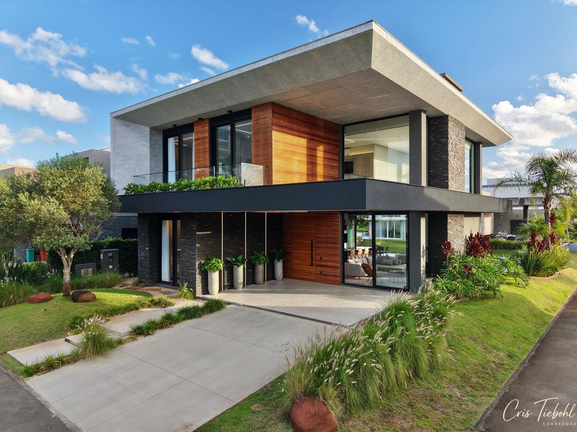 🏡 Sobrado à venda – Condomínio Malibu | Beira lago