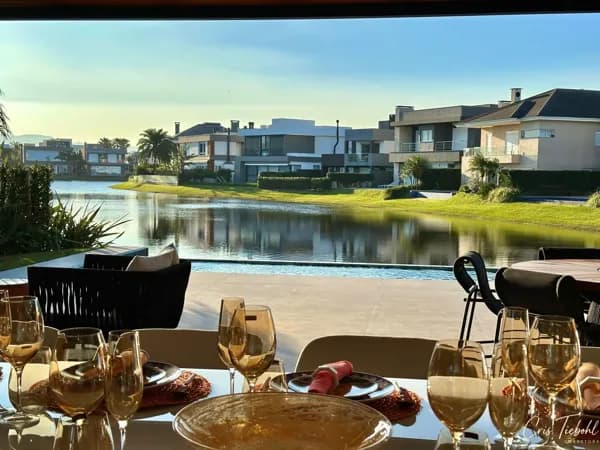 Sobrado beira lago no Enseada Lagos Xangri-Lá