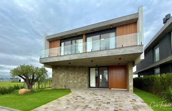 🏡 Sobrado à Beira-Lago – Alto Padrão | Mobiliado e Decorado