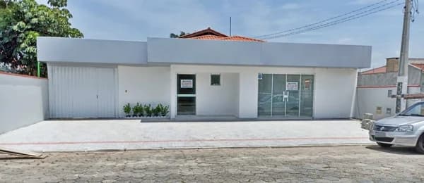 Casa Padrão para Venda e Aluguel em Centro Tijucas-SC