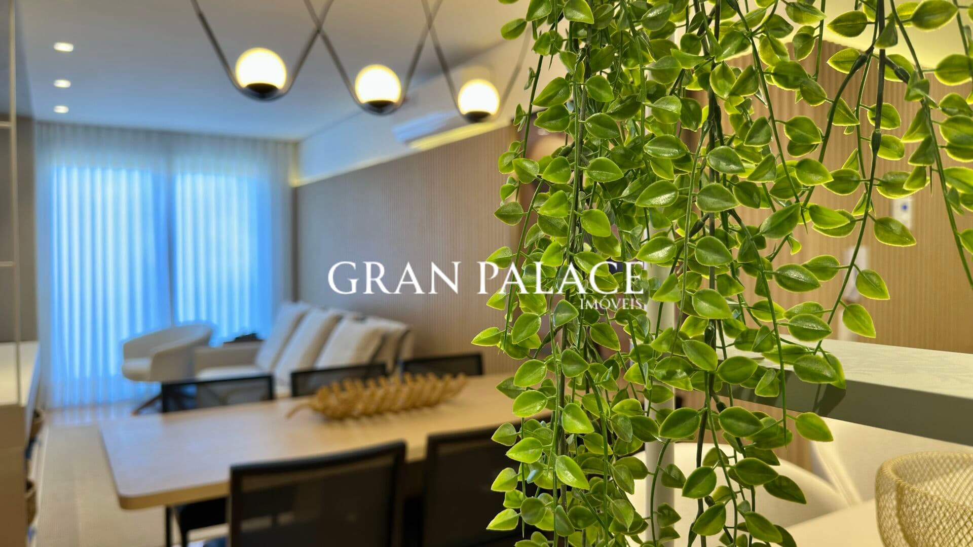 Apartamento Mobiliado de 2 quartos suítes, no Centro de Canela/RS