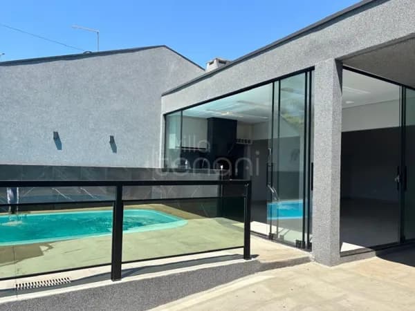 Belíssima casa a venda no Regissol I