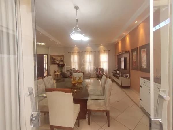 Casa completissima no bairro Marilu