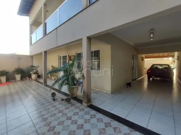 Muito conforto e a possibilidade de uma renda extra!!! Sobrado com 4 dormitorios + Casa independente nos fundos!