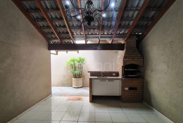 Casa À Venda com Varanda Gourmet no bairro Regissol em Mirassol/SP!