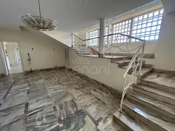 Mansão histórica no Centro de Mirassol! Construção ímpar e conservadíssima! Raridade!