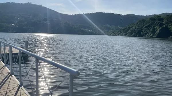 Linda e moderna residência em fase final de construção na Lagoa da Conceição.