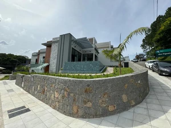 Luxo, requinte e privacidade na Pedra Branca / Palhoça.