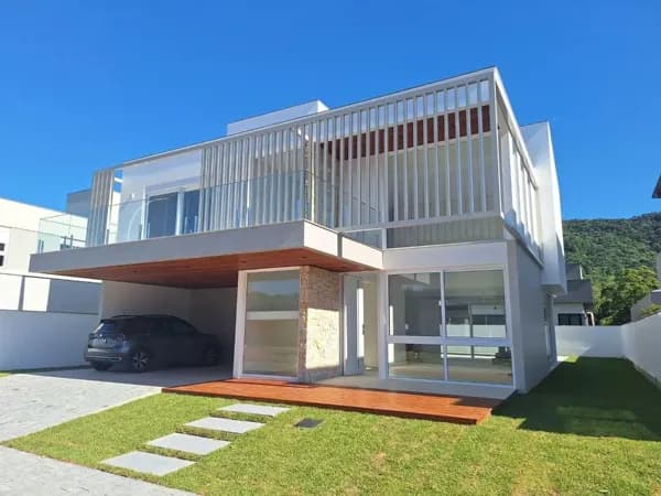 Casa em Condomínio Fechado / Ratones