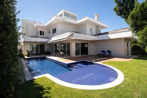 Casa no Bosque Amoraeville / Jurerê Internacional