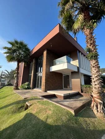 Casa com incrível vista para o mar em condomínio fechado em Cacupé
