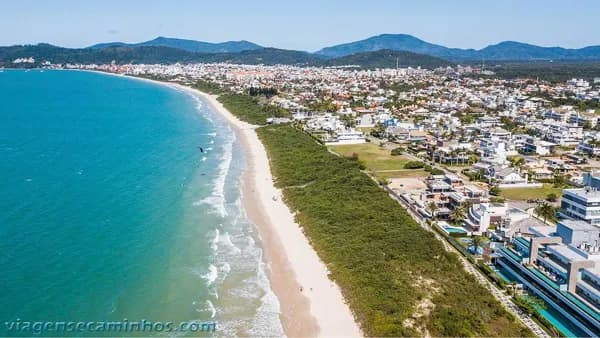 Terreno de esquina em Jurerê Internacional com 1450 m², próximo a praia.