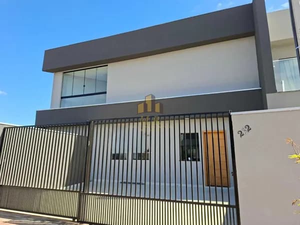 Sobrado à venda no bairro Jardim Portal de Versalhes 1 em Londrina/PR