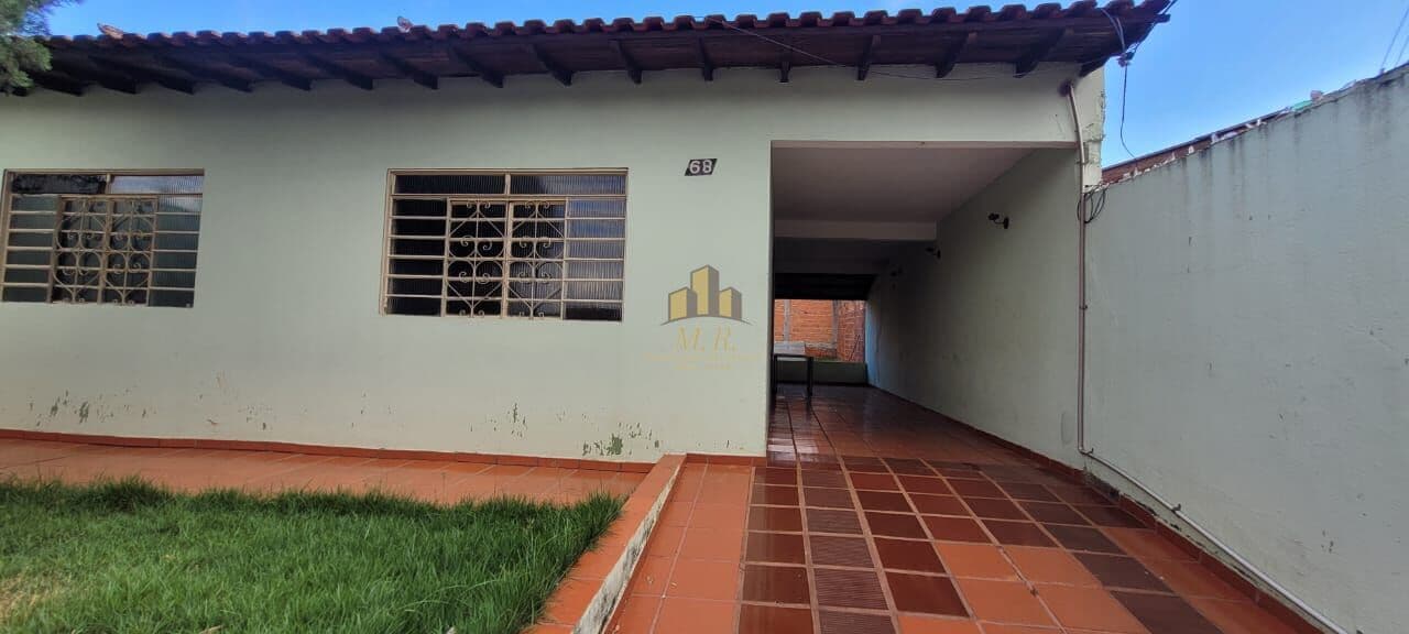 Casa à venda no bairro Conjunto Habitacional Doutor Farid Libos em Londrina/PR