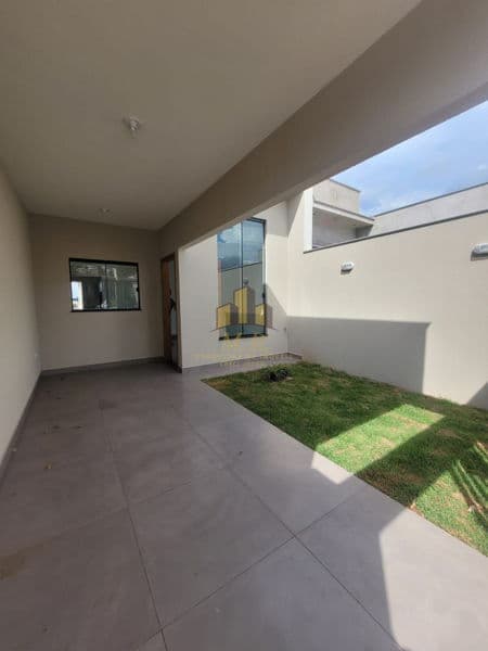 Casa à venda no bairro Parque Universidade em Londrina/PR