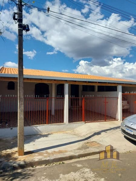 Casa à venda no bairro Conjunto Habitacional Saltinho em Londrina/PR