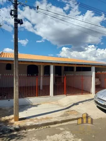 Casa à venda no bairro Conjunto Habitacional Saltinho em Londrina/PR