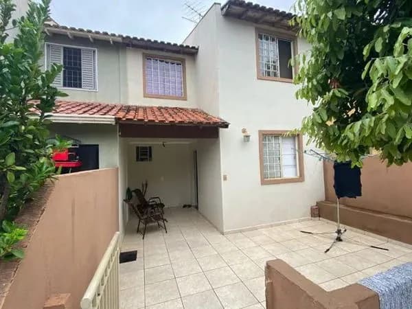Sobrado à venda no bairro Jardim Morumbi em Londrina/PR