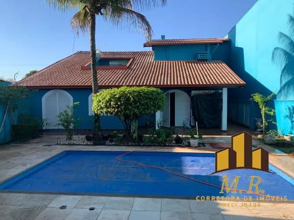 Sobrado à venda no bairro Jardim Shangri-la A em Londrina/PR