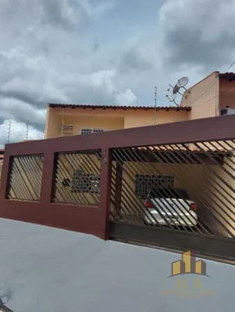 Sobrado à venda no bairro Cambezinho em Londrina/PR