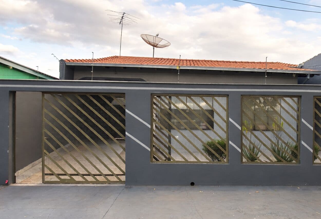 Casa à venda no bairro Antares em Londrina/PR