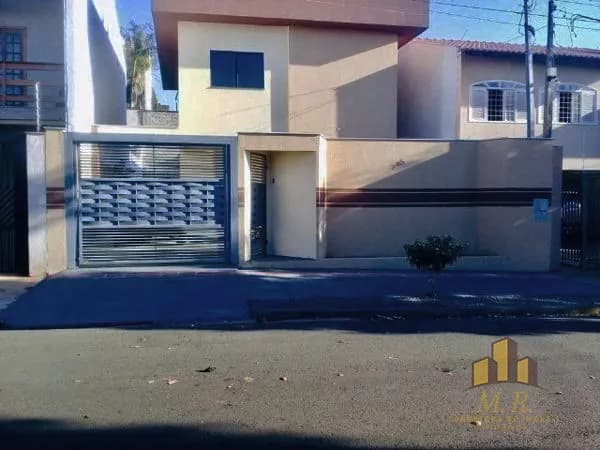 Sobrado à venda no bairro Universitário em Londrina/PR