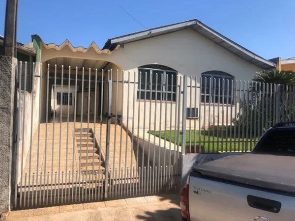 Casa à venda no bairro Newton Guimarães em Londrina/PR