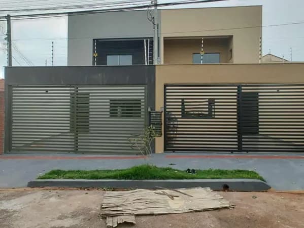 Sobrado à venda no bairro Santa Mônica em Londrina/PR