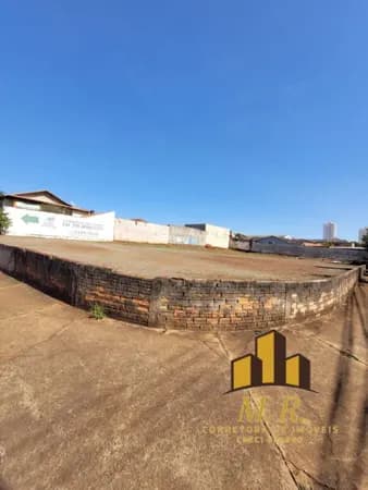 Terreno à venda no bairro Jardim Oriente em Londrina/PR