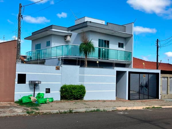 Sobrado à venda no bairro Jardim Casa Grande em Cambé/PR