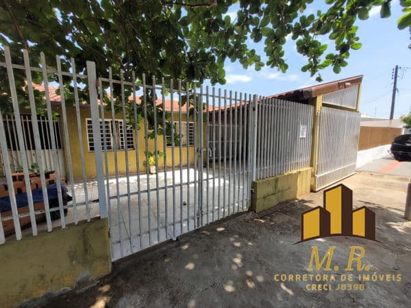 Casa à venda no bairro Armindo Guazzi em Londrina/PR
