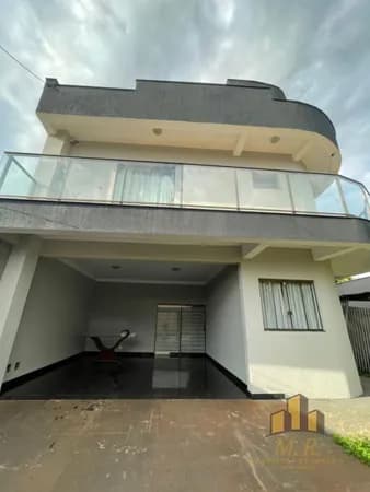 Sobrado à venda no bairro Jardim Planalto em Londrina/PR
