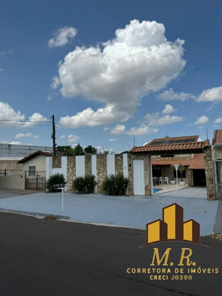 Sobrado à venda no bairro Industrial em Londrina/PR