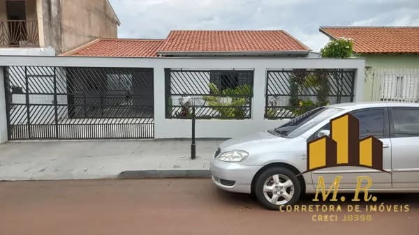 Casa à venda no bairro Interlagos em Londrina/PR