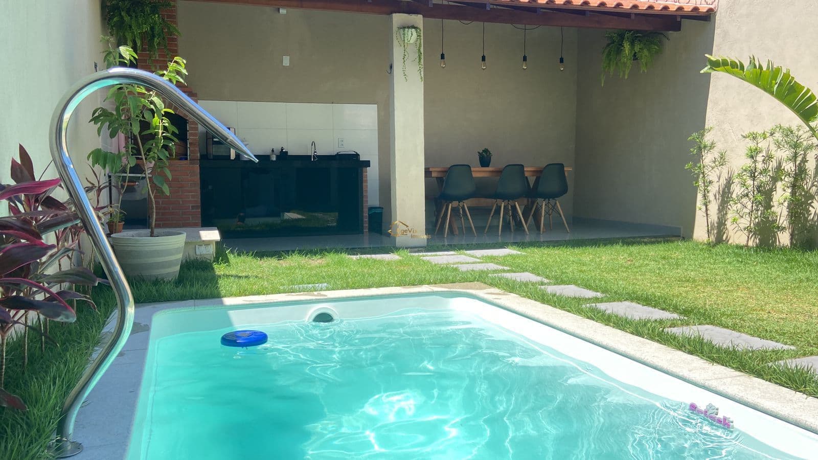 Casa Duplex 3 Quartos com Suíte, Área Gourmet, Piscina